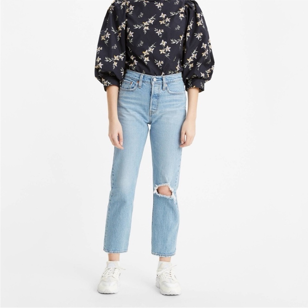Levi’s Wedgie Straight Ankle Women’s Jeans in Tango Fray - Light Wash